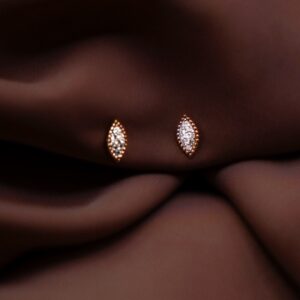 Stud earrings 13